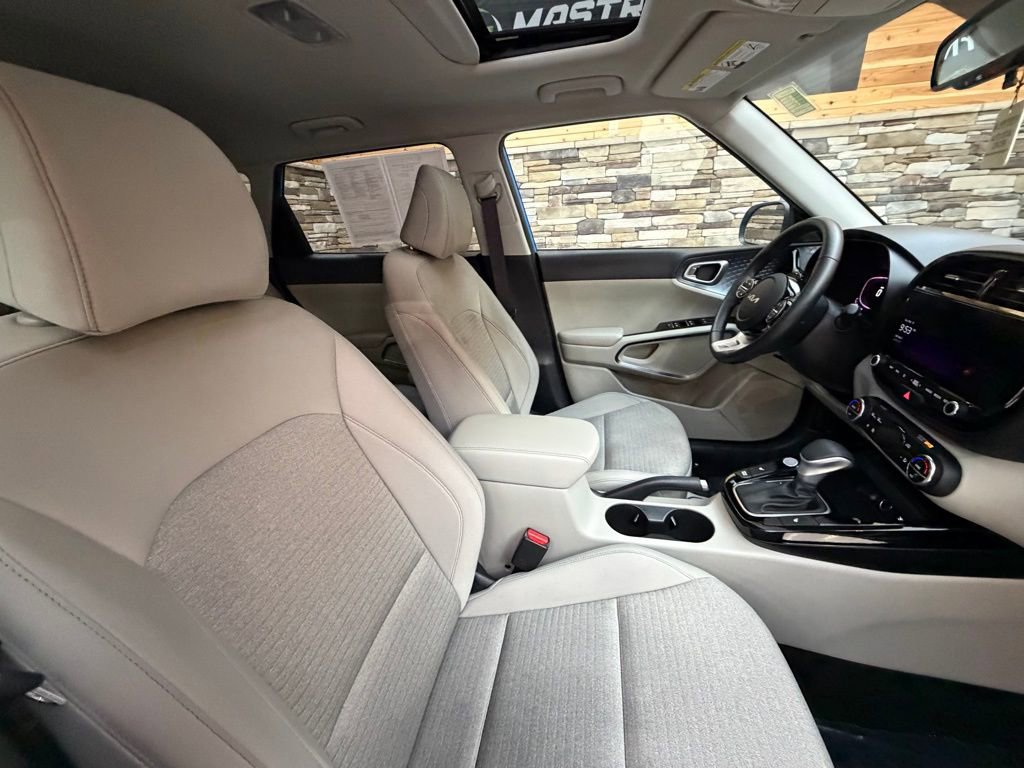 Used 2023 Kia Soul EX image 14