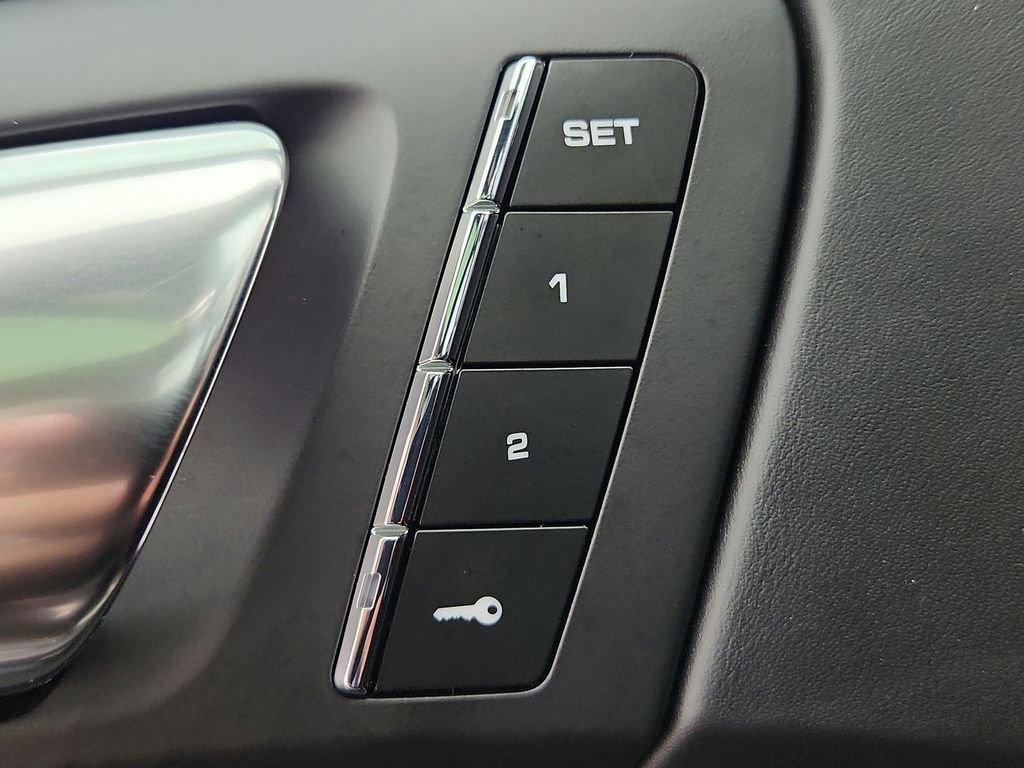 Used 2016 Porsche Cayenne GTS AWD/4WD image 19