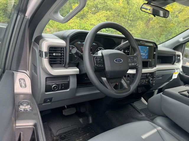 New 2025 Ford F550 4x4 Regular Cab Super Duty image 16