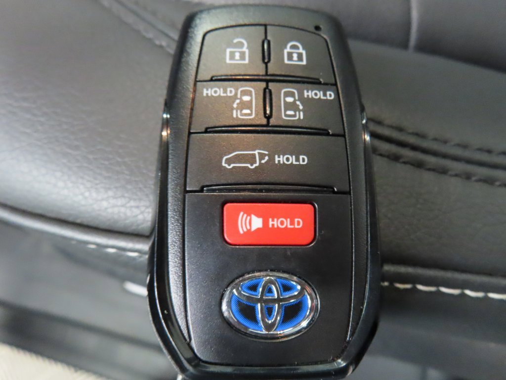 Used 2025 Toyota Sienna XSE image 53