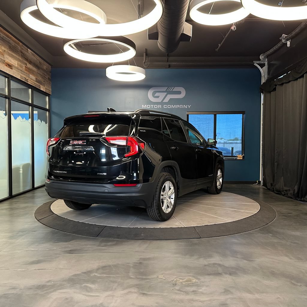 Used 2022 GMC Terrain SLE w/ Driver Convenience Package AWD/4WD image 3