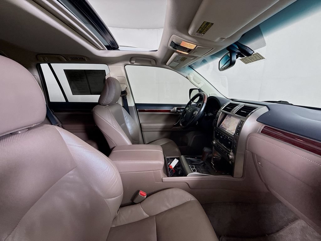 Used 2016 Lexus GX 460 w/ Premium Package AWD/4WD image 31