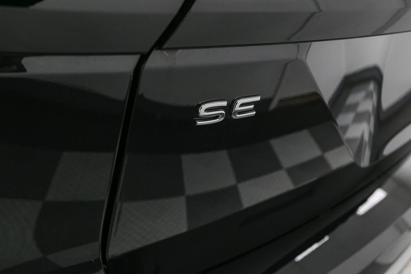 Certified 2025 Volkswagen Atlas Peak Edition SE AWD/4WD image 13