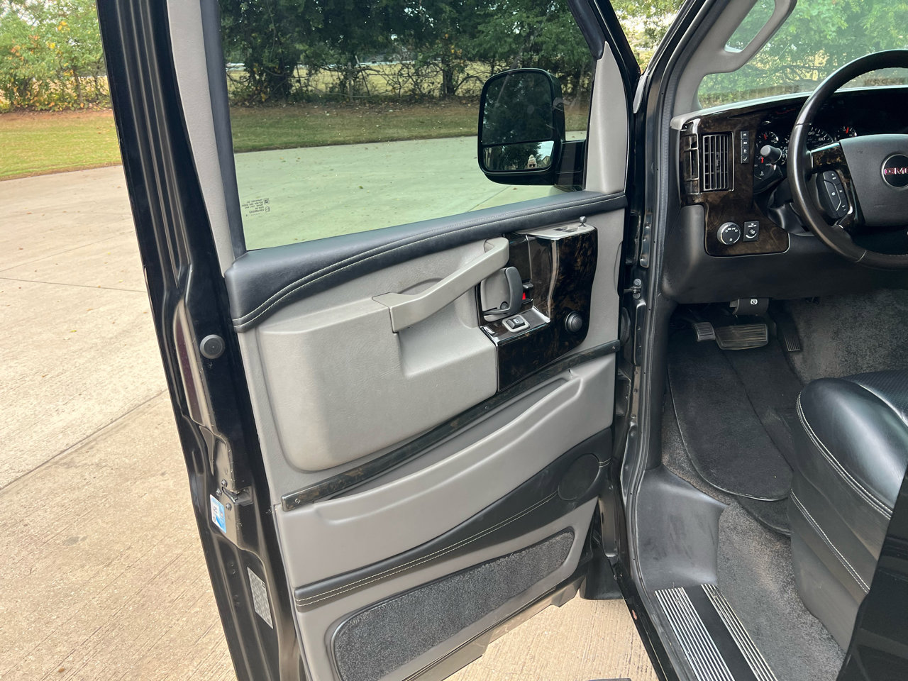 Used 2018 GMC Savana 3500 image 26