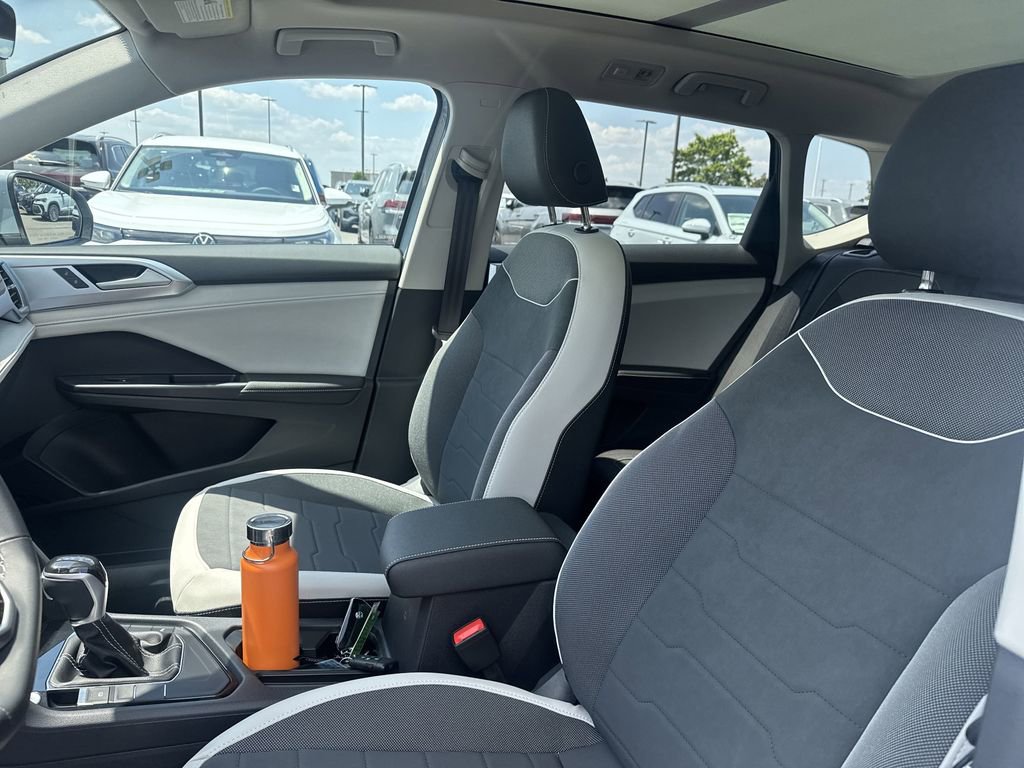 New 2025 Volkswagen Taos SE image 10