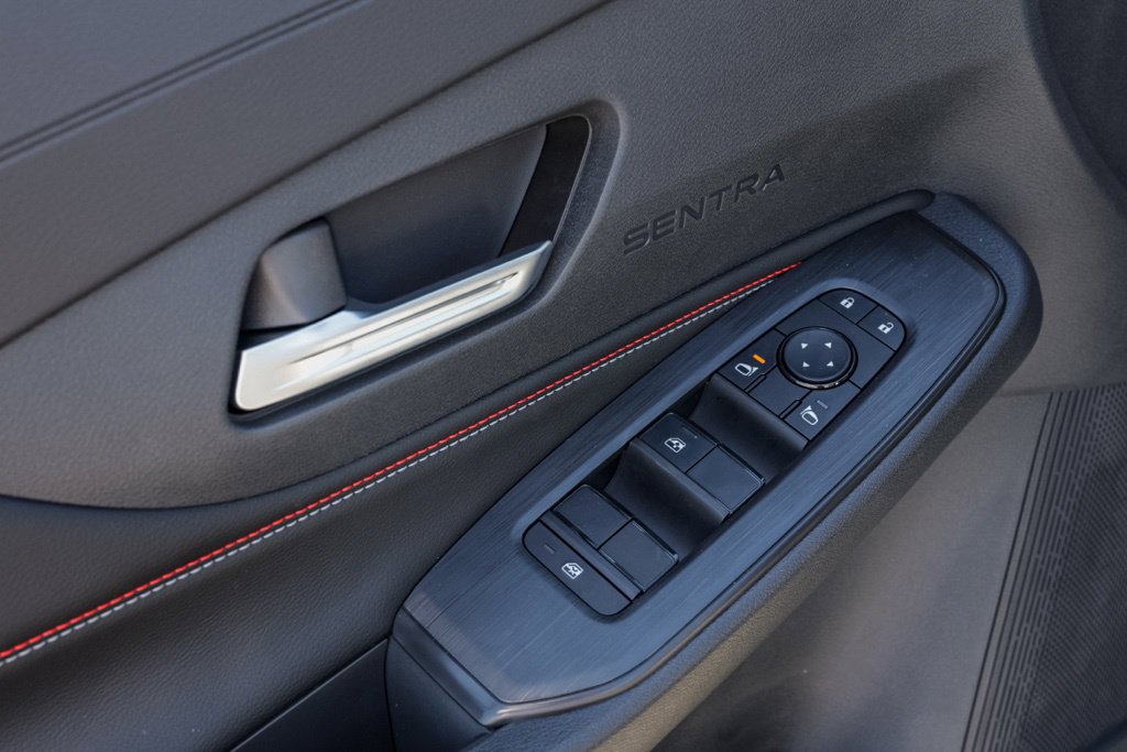 New 2027 Nissan Sentra SR w/ Floor Mat Package FWD image 15