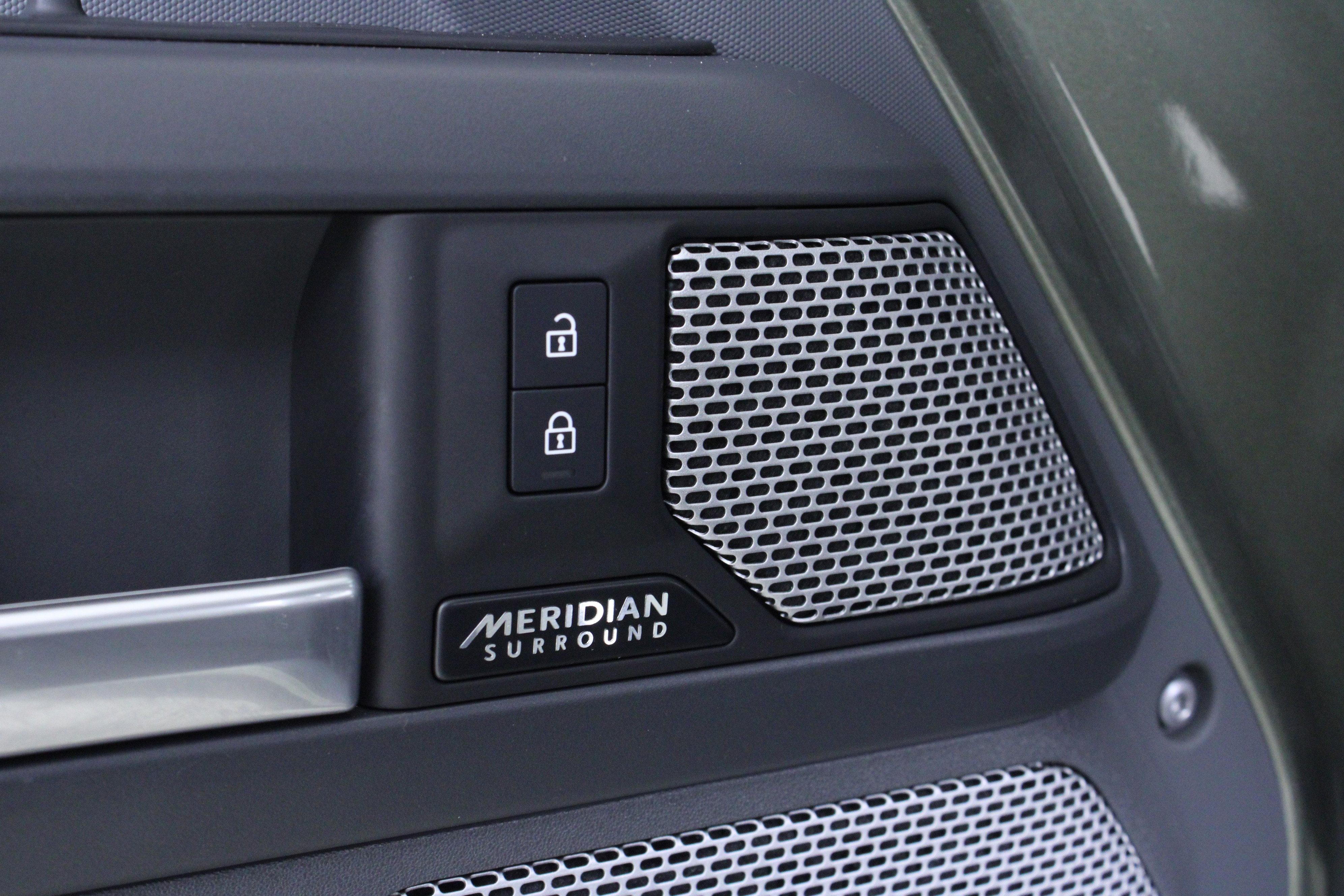 Used 2023 Land Rover Defender 130 X-Dynamic SE image 20