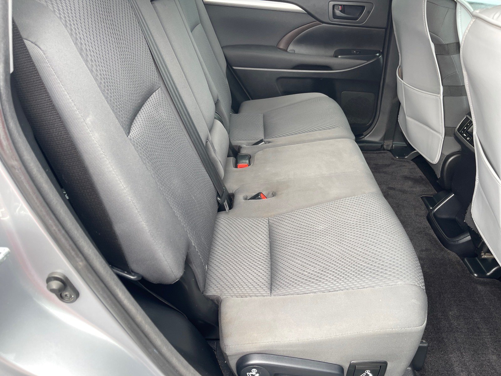 Used 2016 Toyota Highlander LE FWD image 18