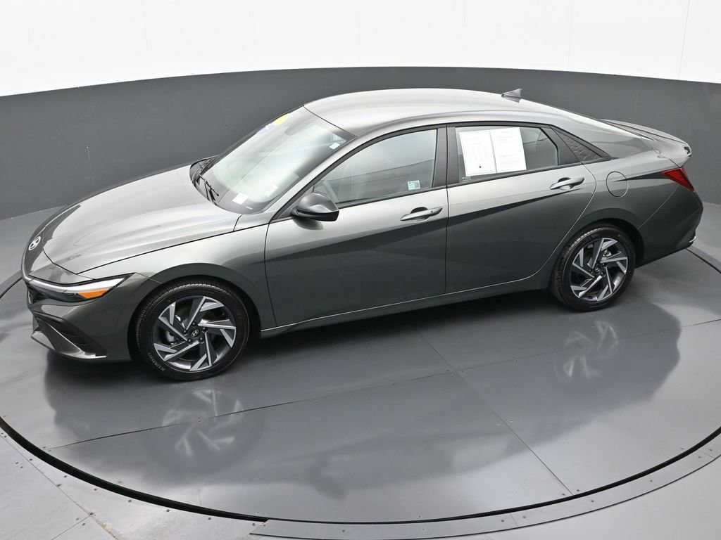 Certified 2025 Hyundai Elantra Sport image 33