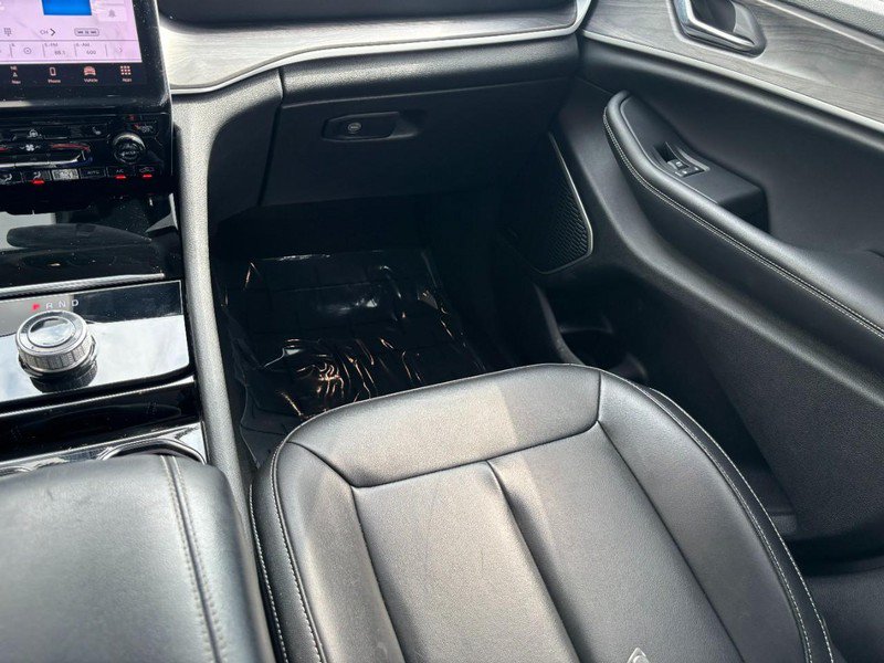 Used 2023 Jeep Grand Cherokee Limited w/ Black Appearance Package AWD/4WD image 19