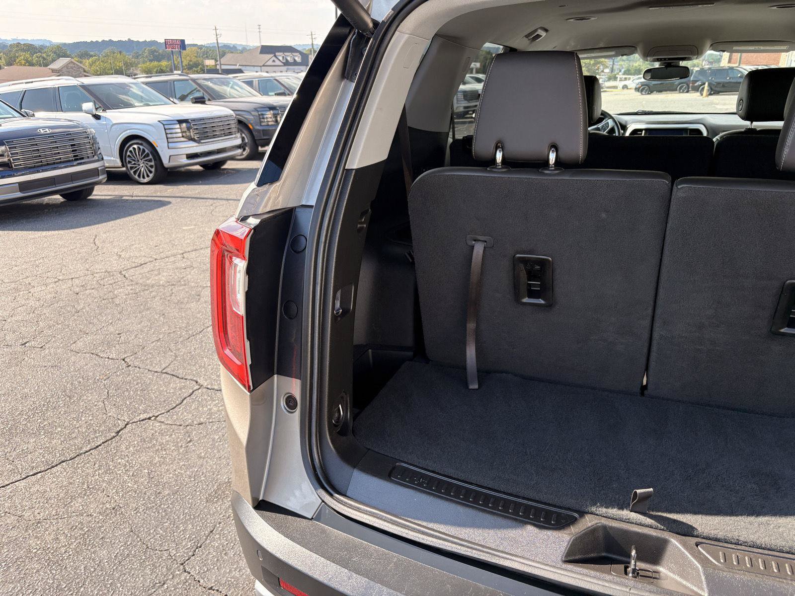 Used 2023 GMC Acadia SLT AWD/4WD image 15