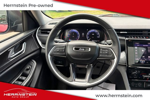 Used 2023 Jeep Grand Cherokee Laredo w/ Luxury Tech Group I AWD/4WD image 7