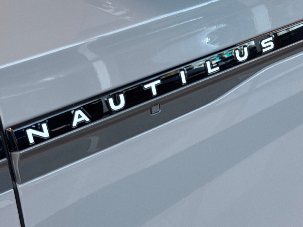 Used 2026 Lincoln Nautilus Reserve w/ Jet Appearance Package AWD/4WD image 8