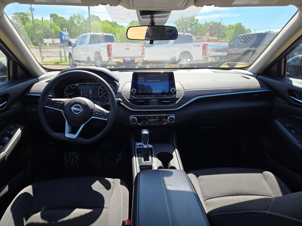 Used 2025 Nissan Altima 2.5 SV image 17