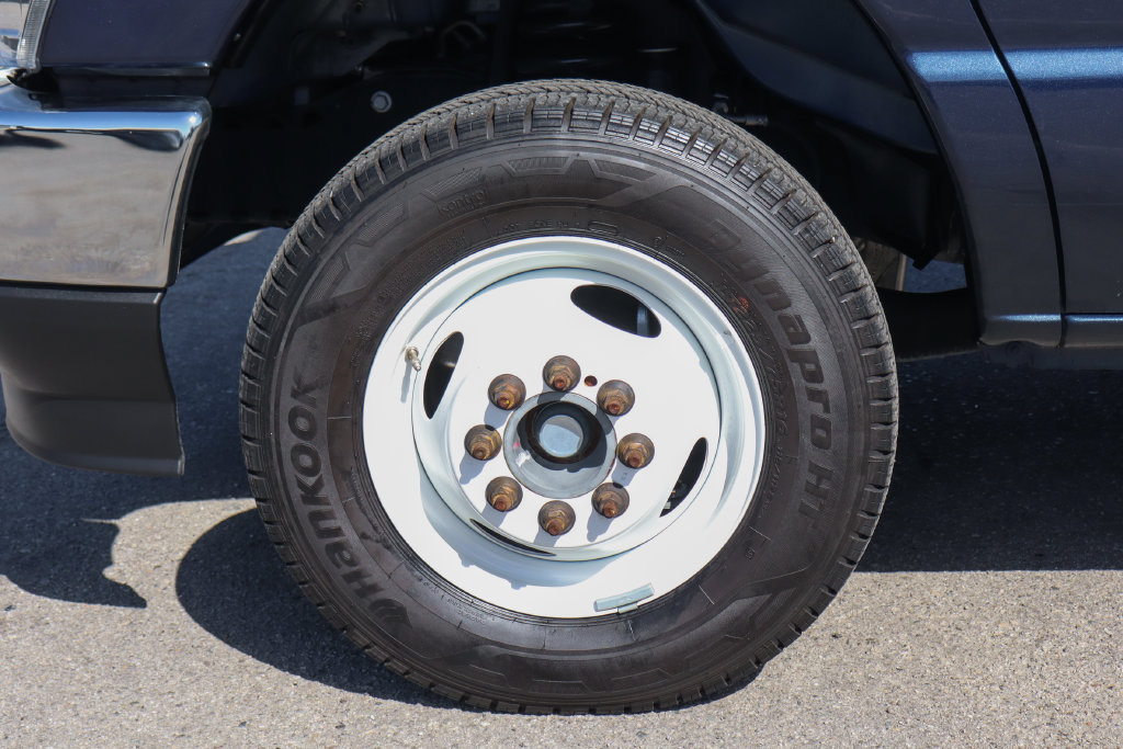 Used 2024 Ford E-450 and Econoline 450 Super Duty w/ Power Windows & Locks Group RWD image 42