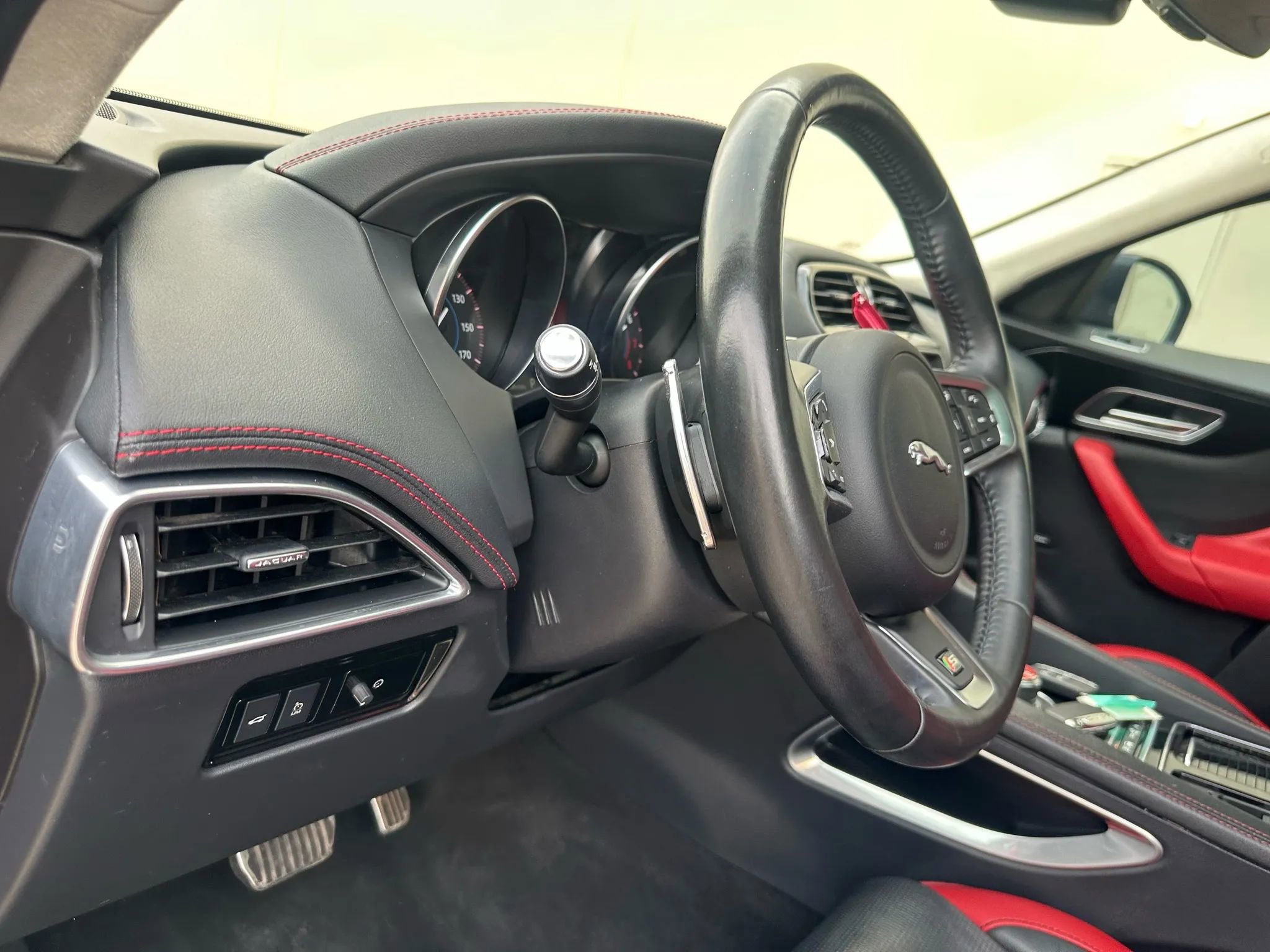 Used 2020 Jaguar F-PACE S AWD/4WD image 32