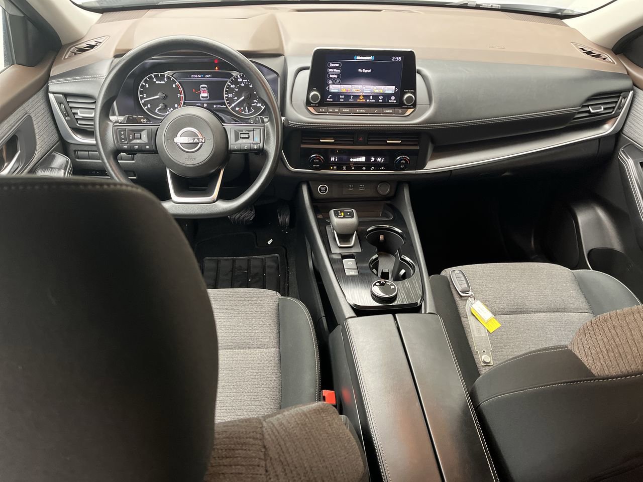 Used 2023 Nissan Rogue SV AWD/4WD image 4
