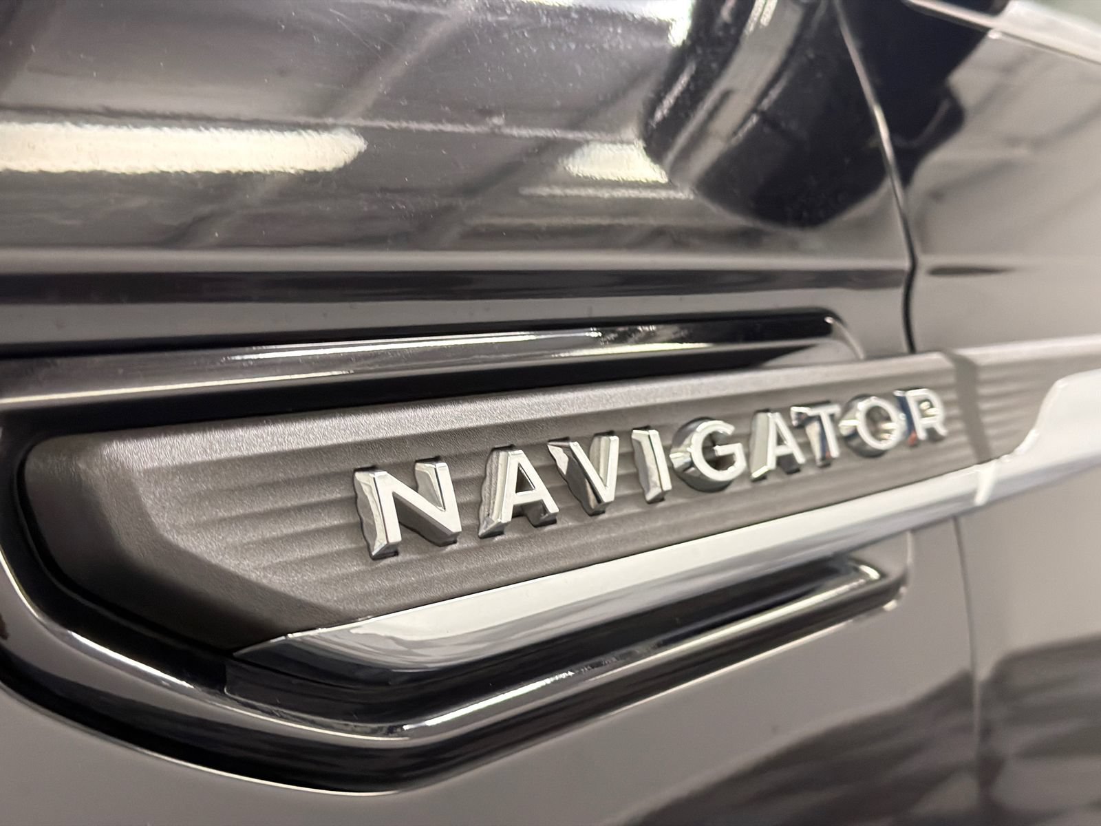 Certified 2024 Lincoln Navigator L Reserve AWD/4WD image 17