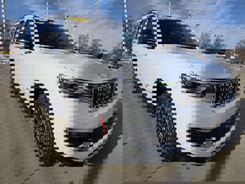 Used 2024 Jeep Wagoneer L Series II image 1