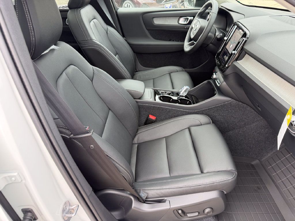 New 2026 Volvo XC40 B5 Plus w/ Protection Package Premier AWD/4WD image 9