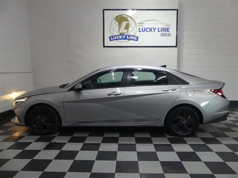 Used 2022 Hyundai Elantra SEL w/ Preferred Accessory Package image 7