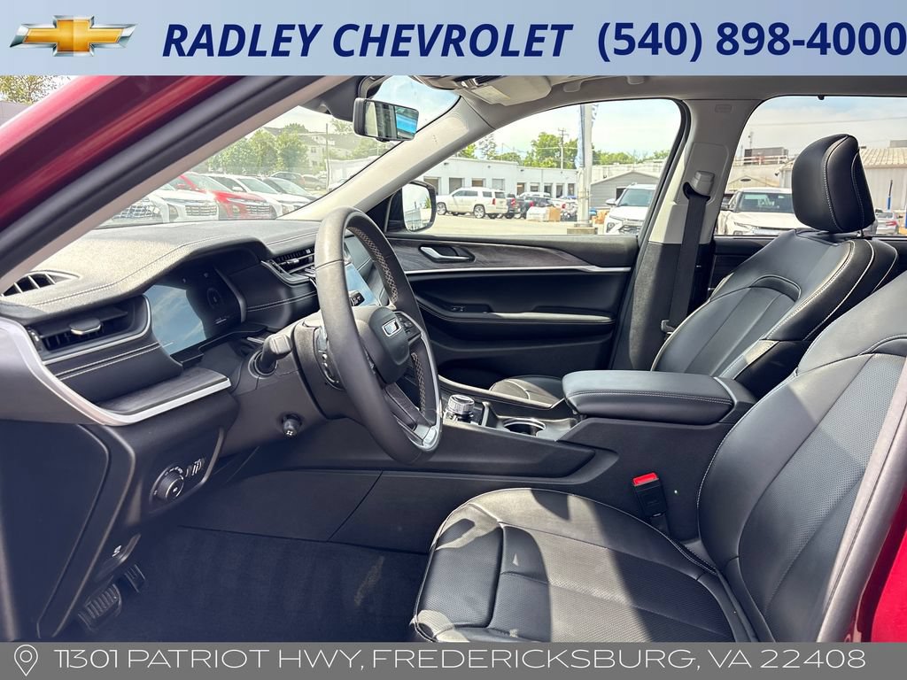 Used 2023 Jeep Grand Cherokee L Limited w/ Luxury Tech Group II AWD/4WD image 3
