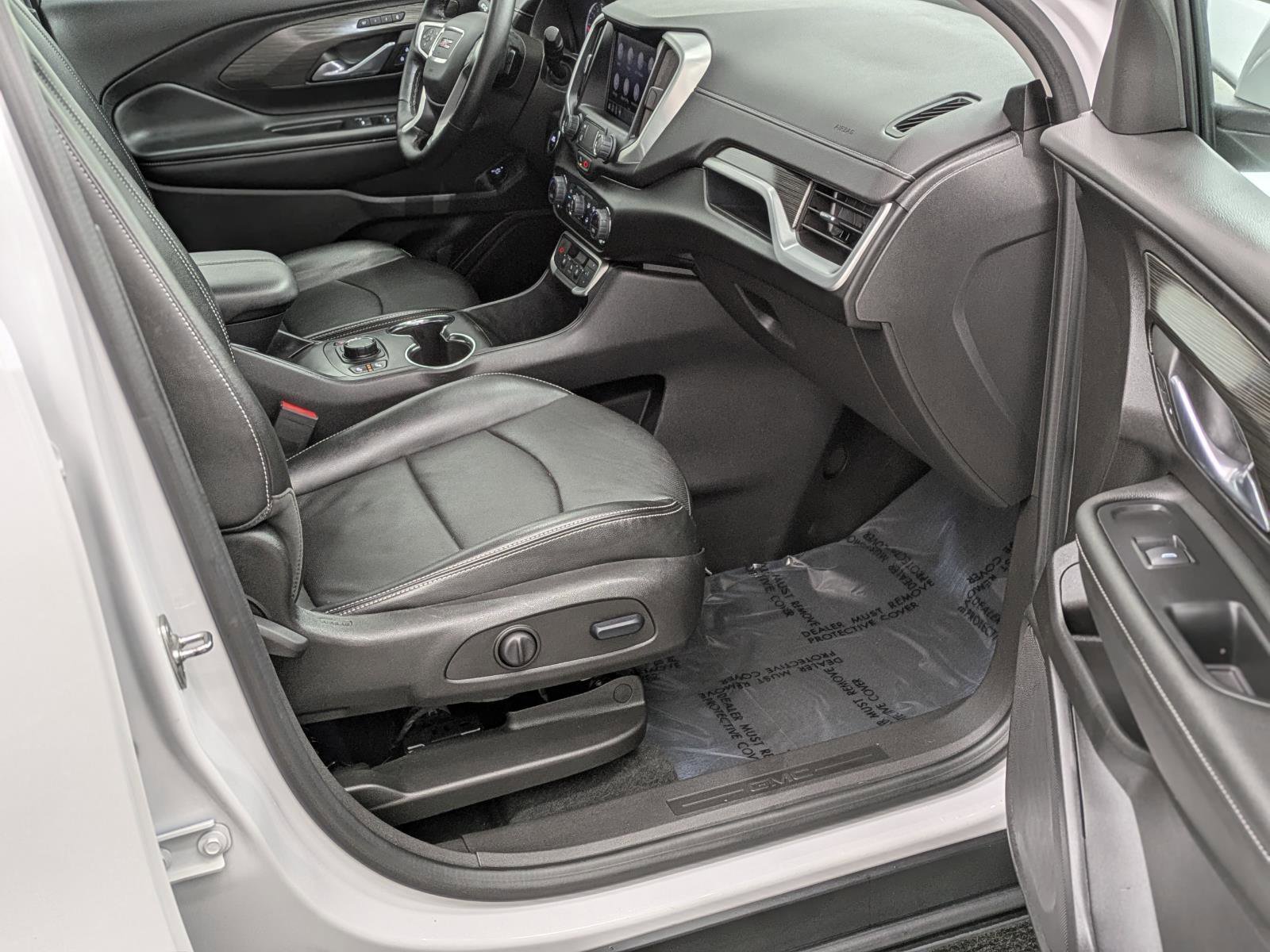 Used 2024 GMC Terrain SLT image 17