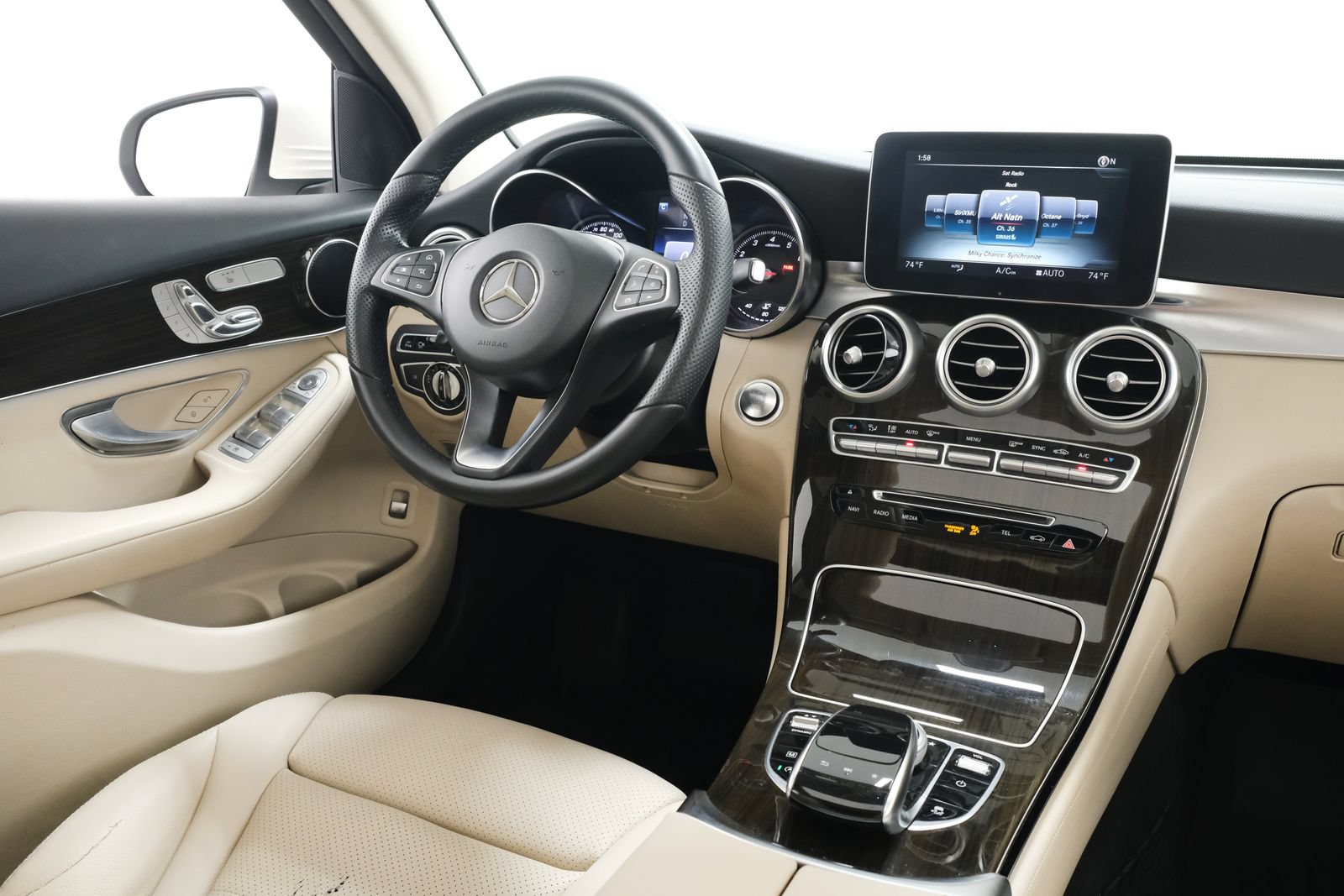 Used 2017 Mercedes-Benz GLC 300 4MATIC image 10