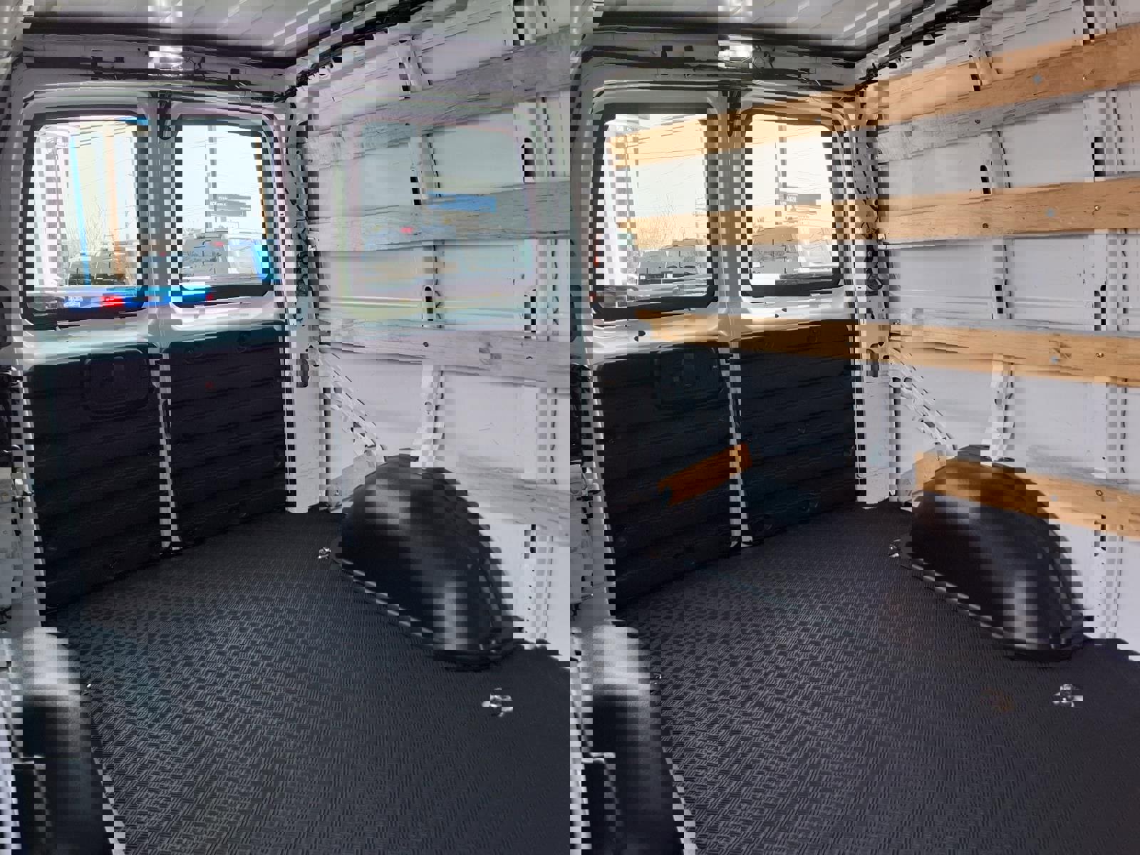 Used 2024 GMC Savana 2500 w/ Driver Convenience Package image 13