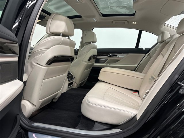 Used 2022 BMW 750i xDrive image 15