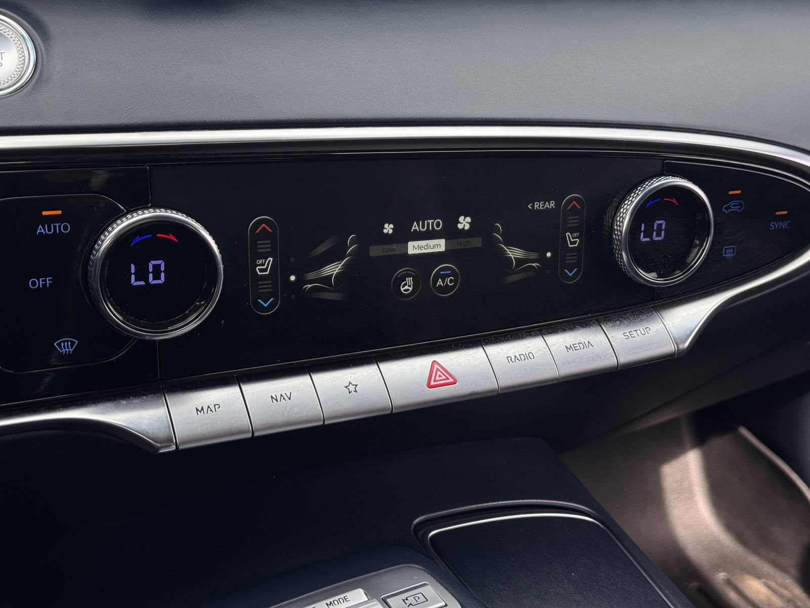 Used 2023 Genesis GV70 2.5T w/ Sport Prestige Package image 21