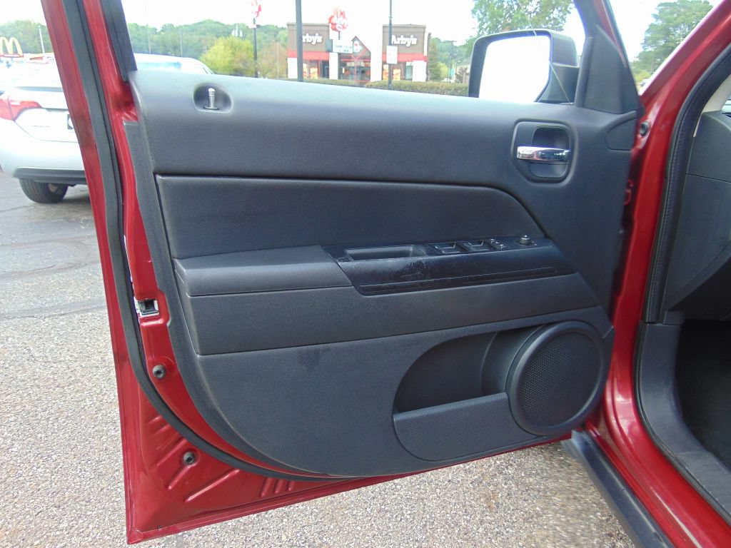 Used 2014 Jeep Patriot Latitude FWD image 19