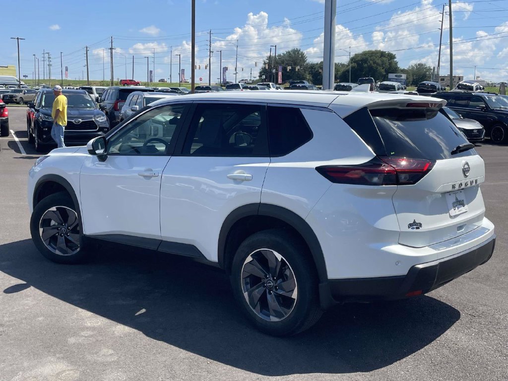 Used 2025 Nissan Rogue SV FWD image 5