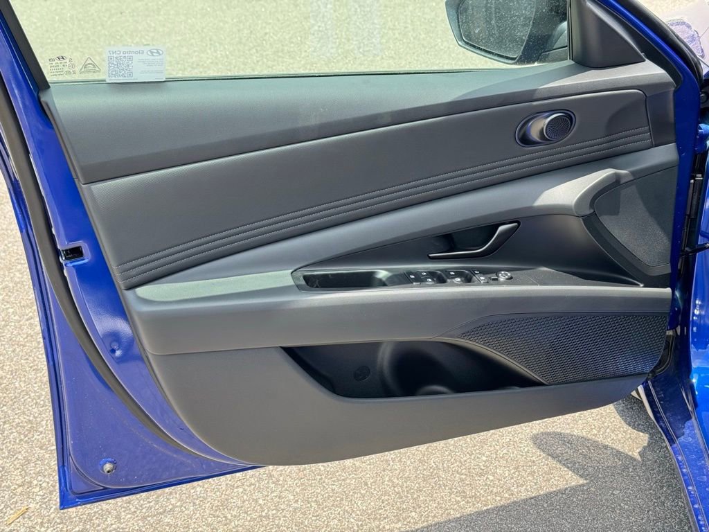 Certified 2025 Hyundai Elantra Sport image 19
