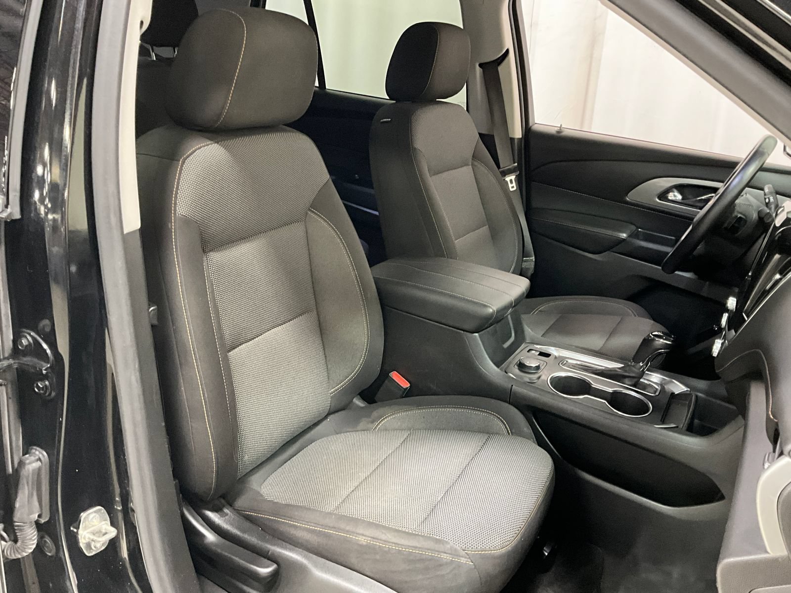 Used 2020 Chevrolet Traverse LT FWD image 9