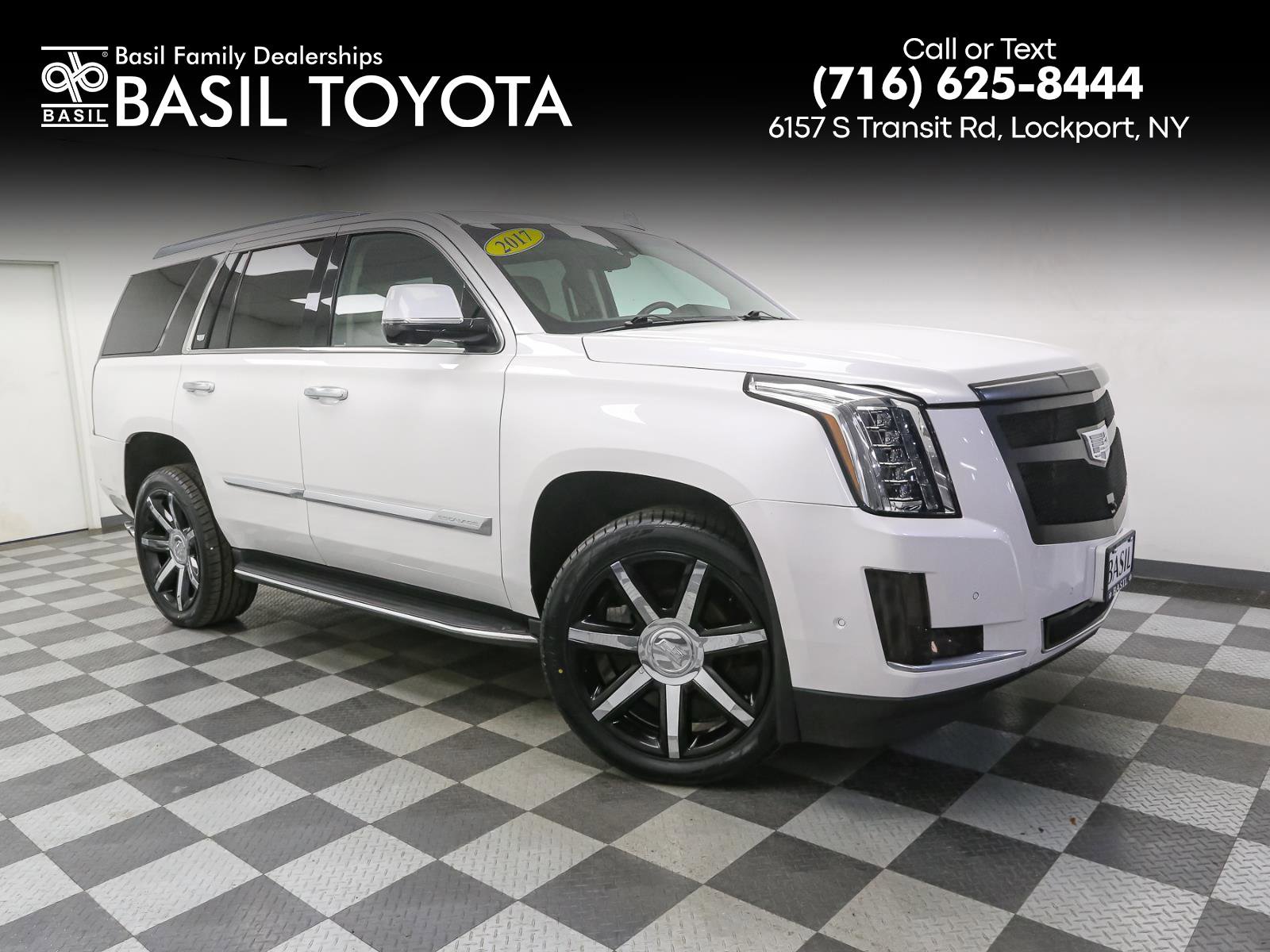 Used 2017 Cadillac Escalade Luxury image 1