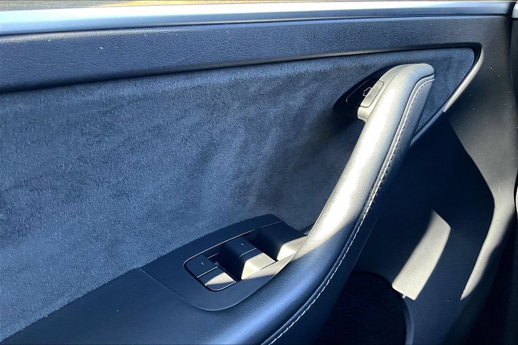 Used 2023 Tesla Model Y Long Range AWD/4WD image 15