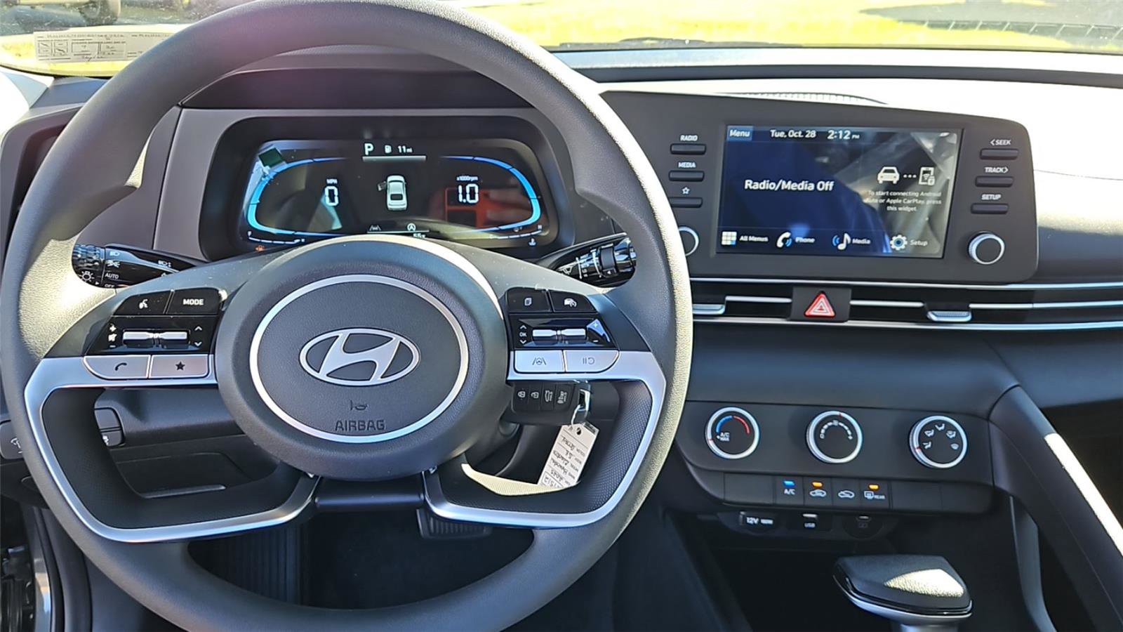 New 2025 Hyundai Elantra SE image 10