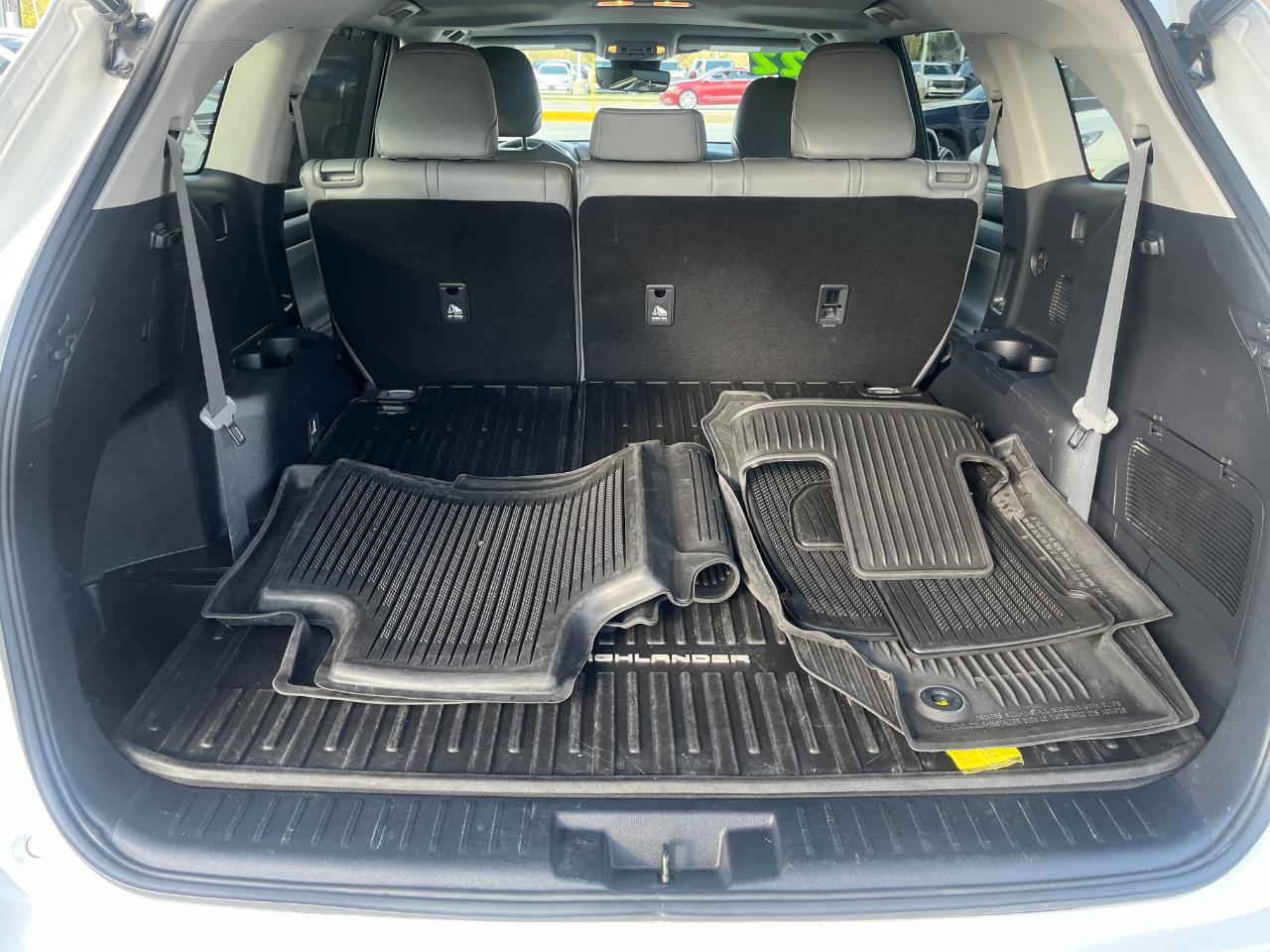 Used 2022 Toyota Highlander XLE AWD/4WD image 18