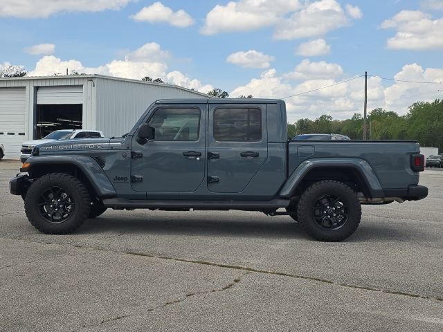 Used 2025 Jeep Gladiator Sport image 2