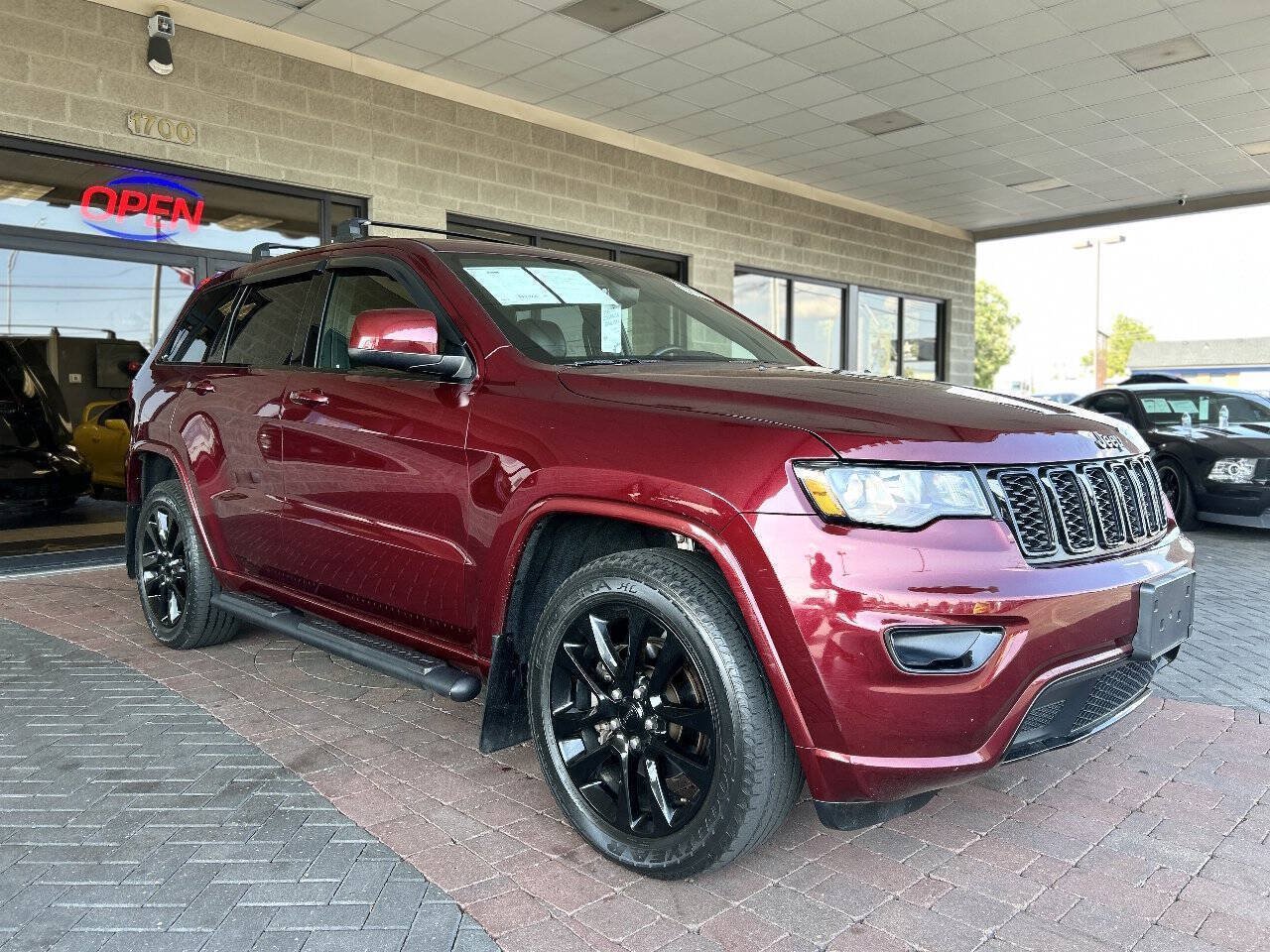 Used 2019 Jeep Grand Cherokee Altitude AWD/4WD image 22