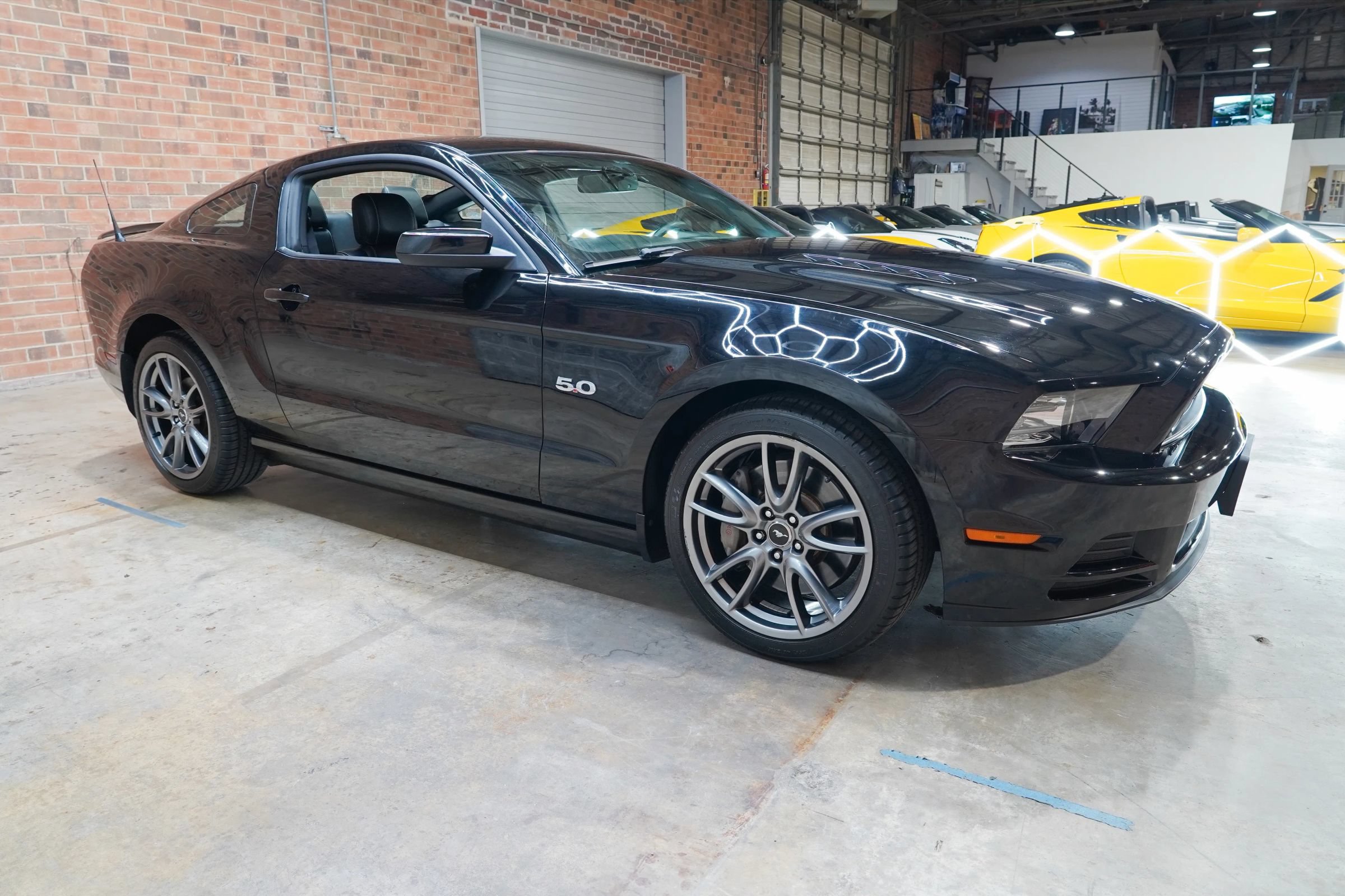 Used 2013 Ford Mustang GT Premium w/ Brembo Brake Pkg RWD image 2