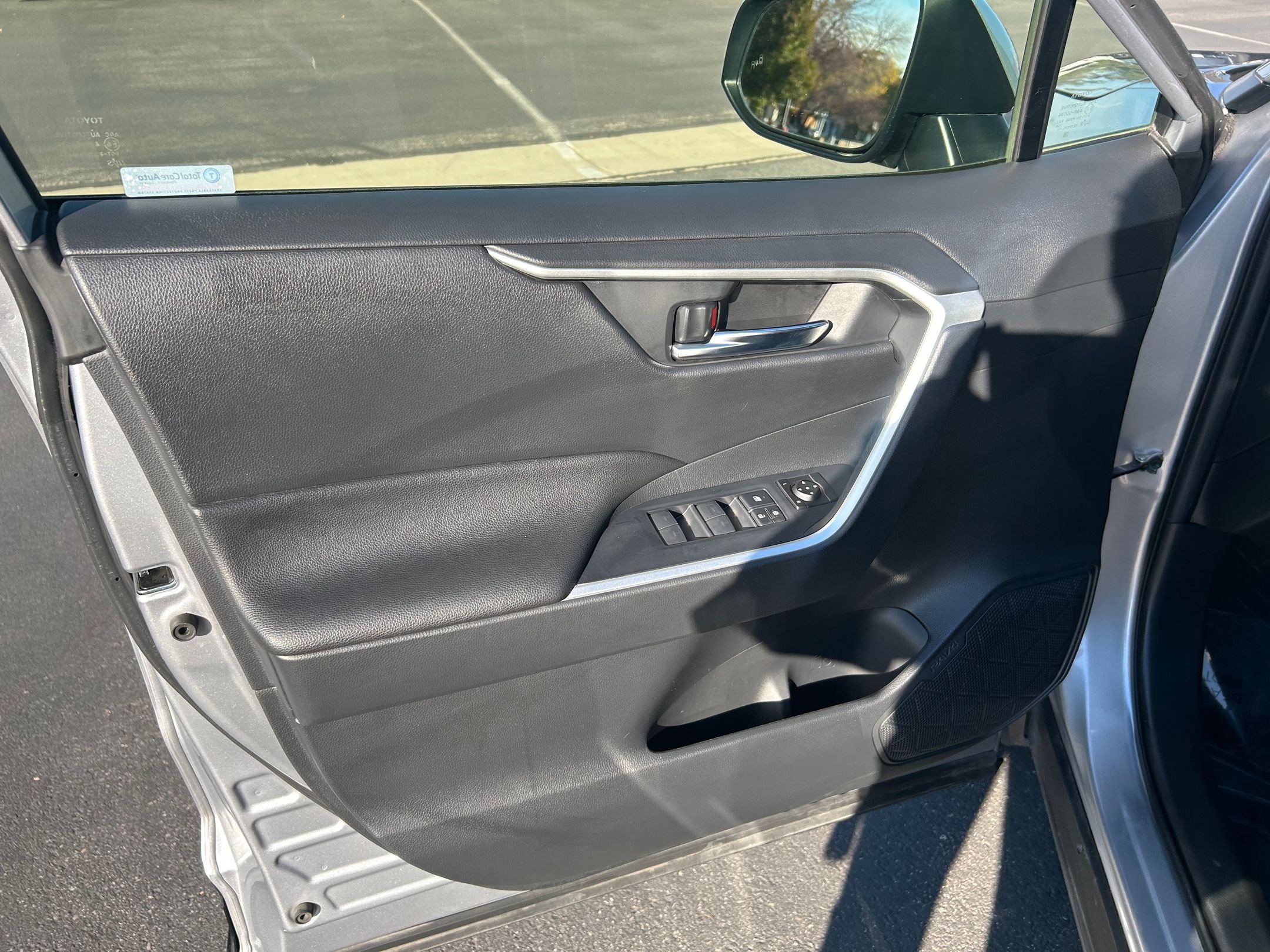 Certified 2022 Toyota RAV4 SE image 9