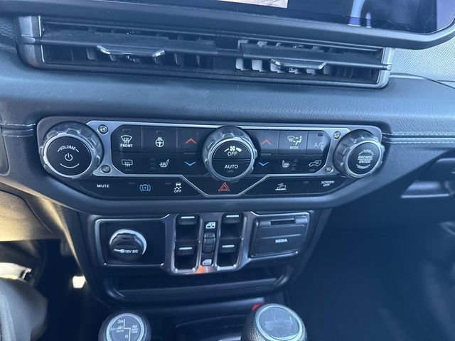 Used 2024 Jeep Wrangler Unlimited Sahara w/ Technology Group AWD/4WD image 29