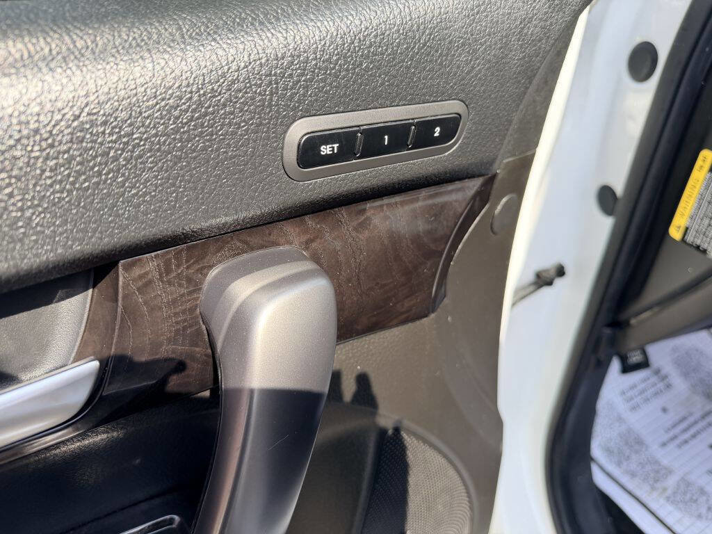 Used 2014 Kia Sorento SX image 9