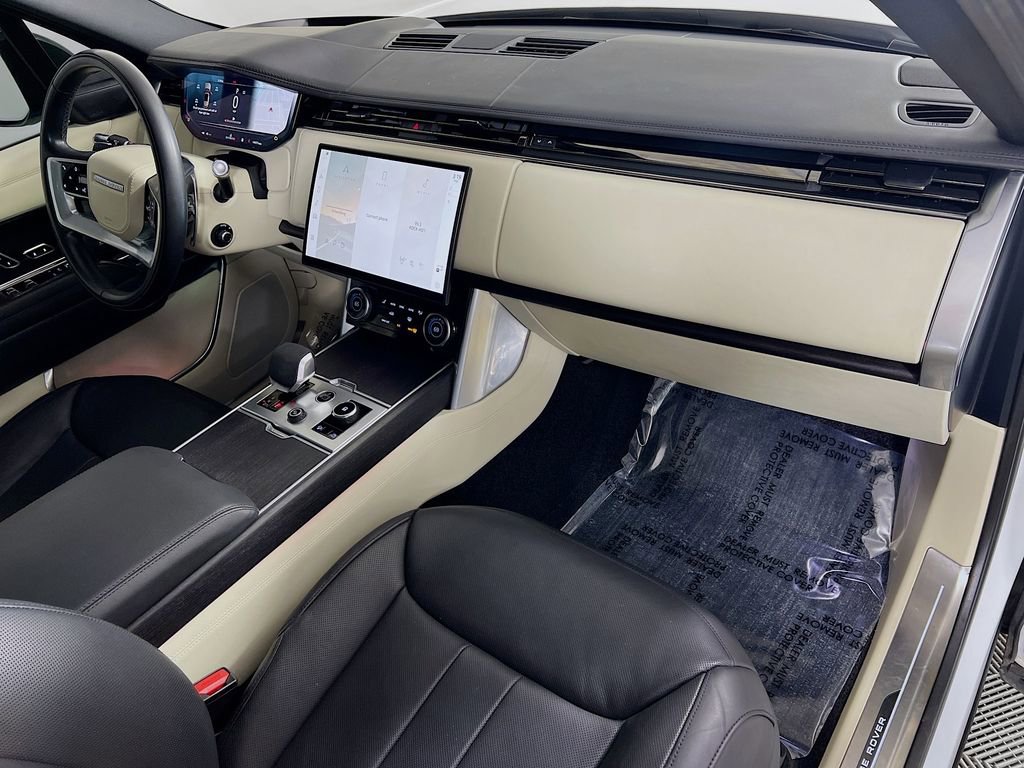 Used 2022 Land Rover Range Rover Long Wheelbase SE image 32