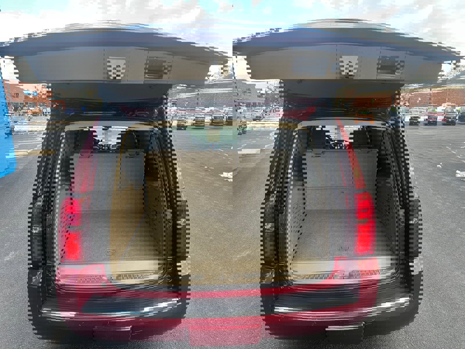 Used 2017 Chevrolet Suburban Premier image 11