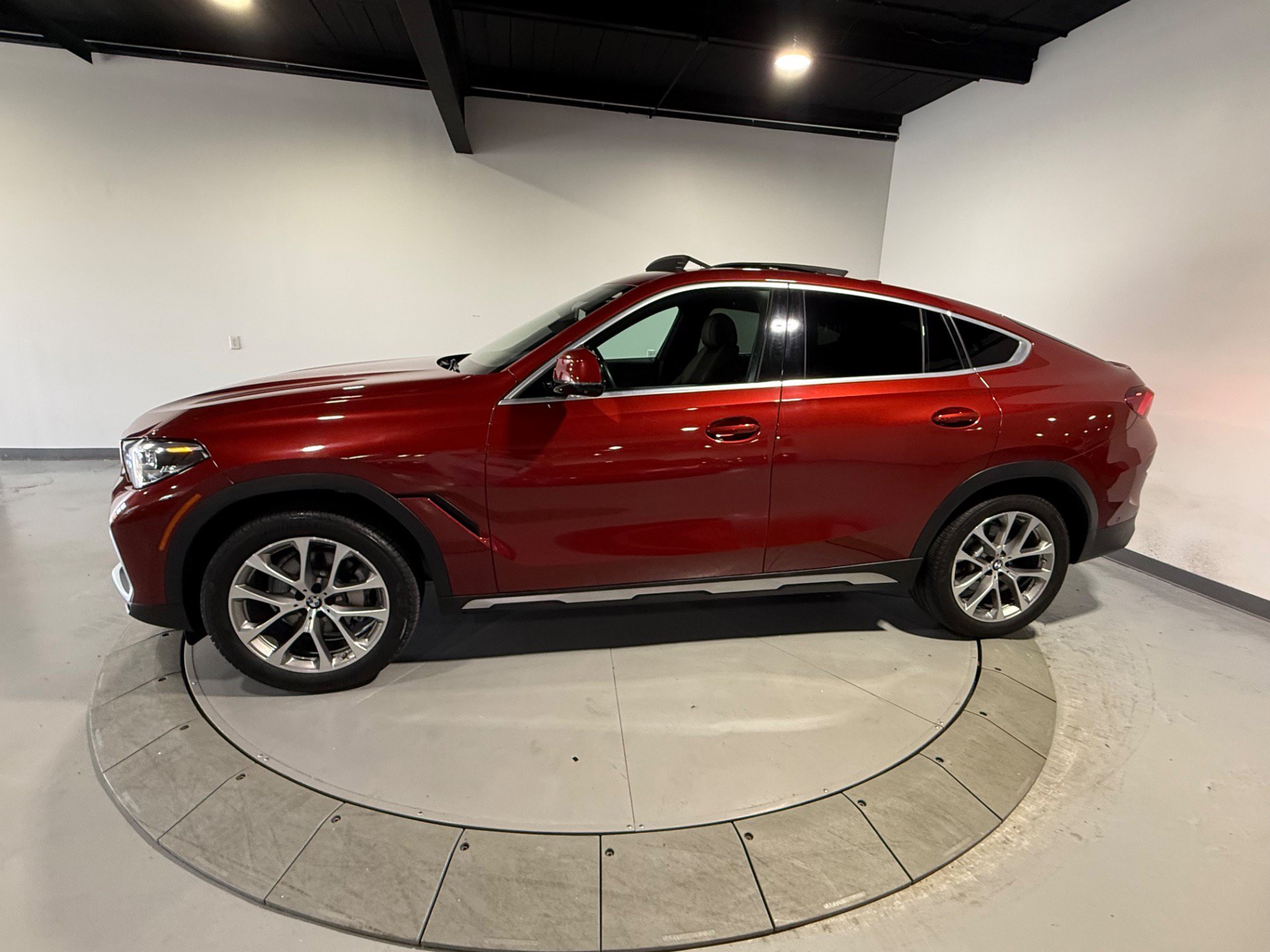 Used 2022 BMW X6 xDrive40i AWD/4WD image 13