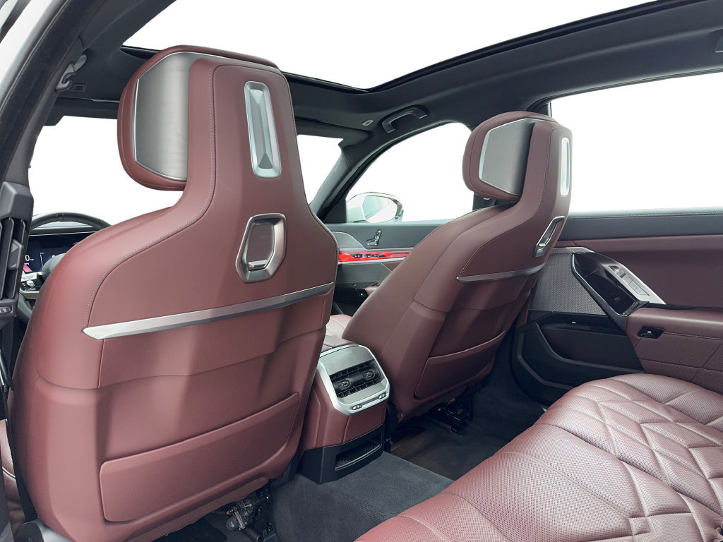 Used 2023 BMW 760i xDrive AWD/4WD image 41