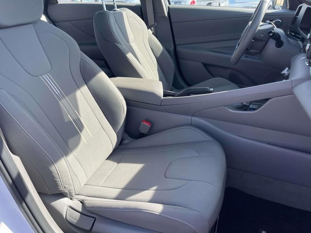 Used 2025 Hyundai Elantra Sport image 23
